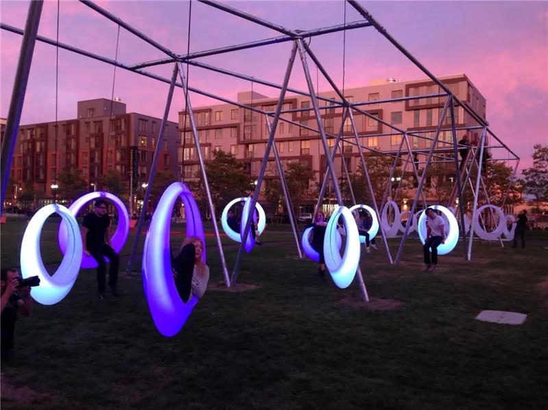 深夜宁静乐园:户外led发光秋千 - 筑影设计drean design