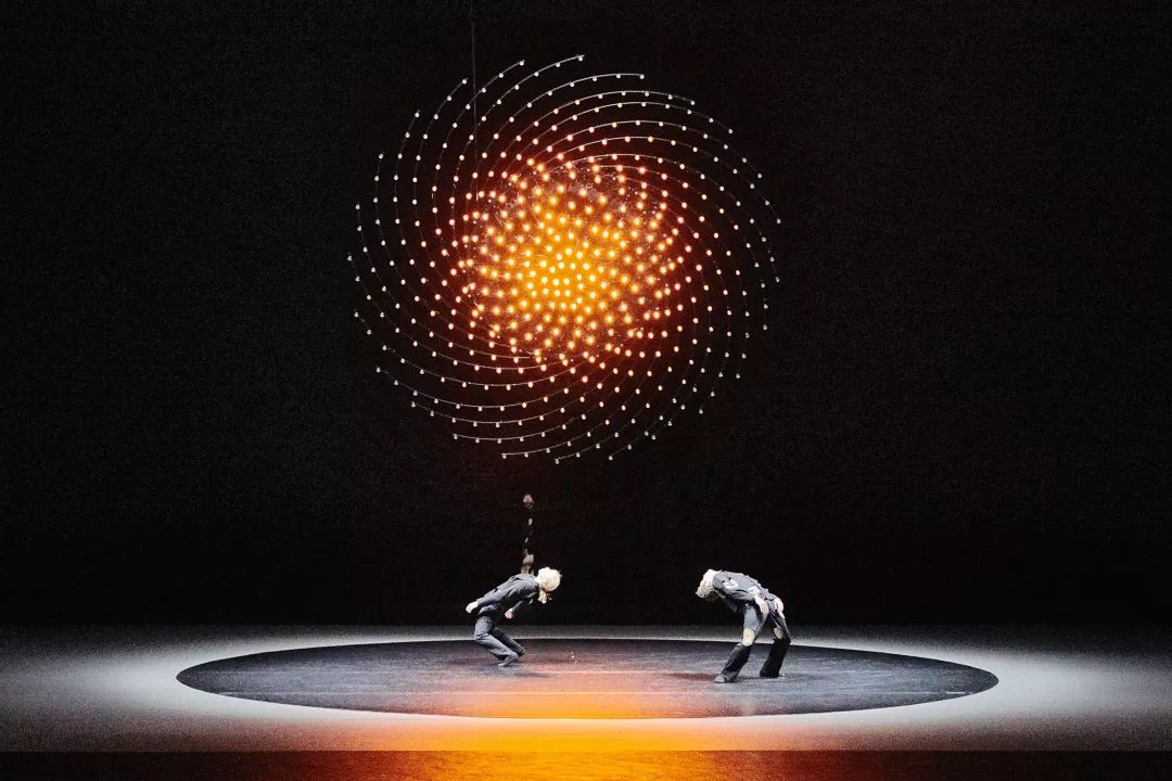 灯光与芭蕾舞的融合